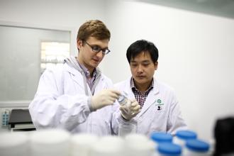 13家医药企业上榜2015全球500强，，，，国药营收2480亿跃升81位