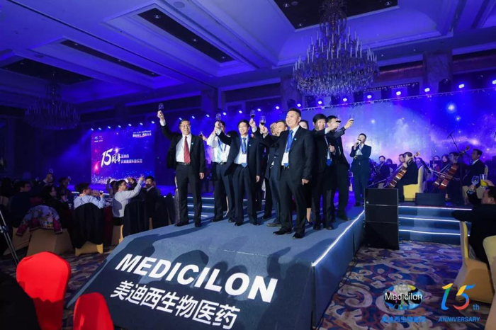 旋乐吧spin8CEO陈春麟携高管团队敬酒