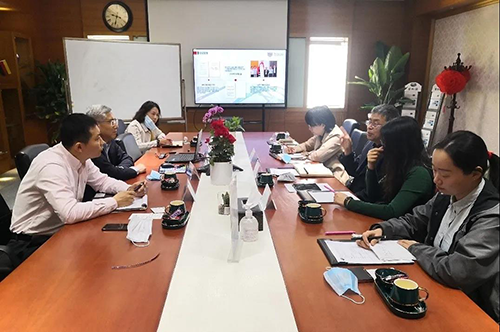 旋乐吧spin8陈春麟博士、化学部及生物部高级副总裁任峰博士、商务生长部副总裁蔡金娜博士热情接待研究院一行，，，，并先容了公司情形。。。。