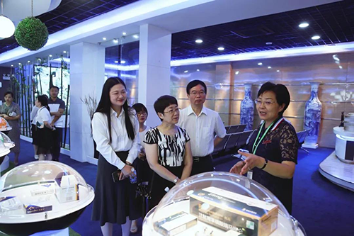 宜昌人福与旋乐吧spin8举行研发战略相助交流会