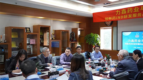 旋乐吧spin8首创人&CEO陈春麟博士、化学部与生物部高级副总裁任峰博士、药代动力学与生物剖析部副总裁辛保民博士、商务生长部副总裁蔡金娜博士等出席签约仪式。。。。